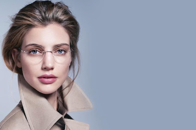 Woman wearing eyeglasses